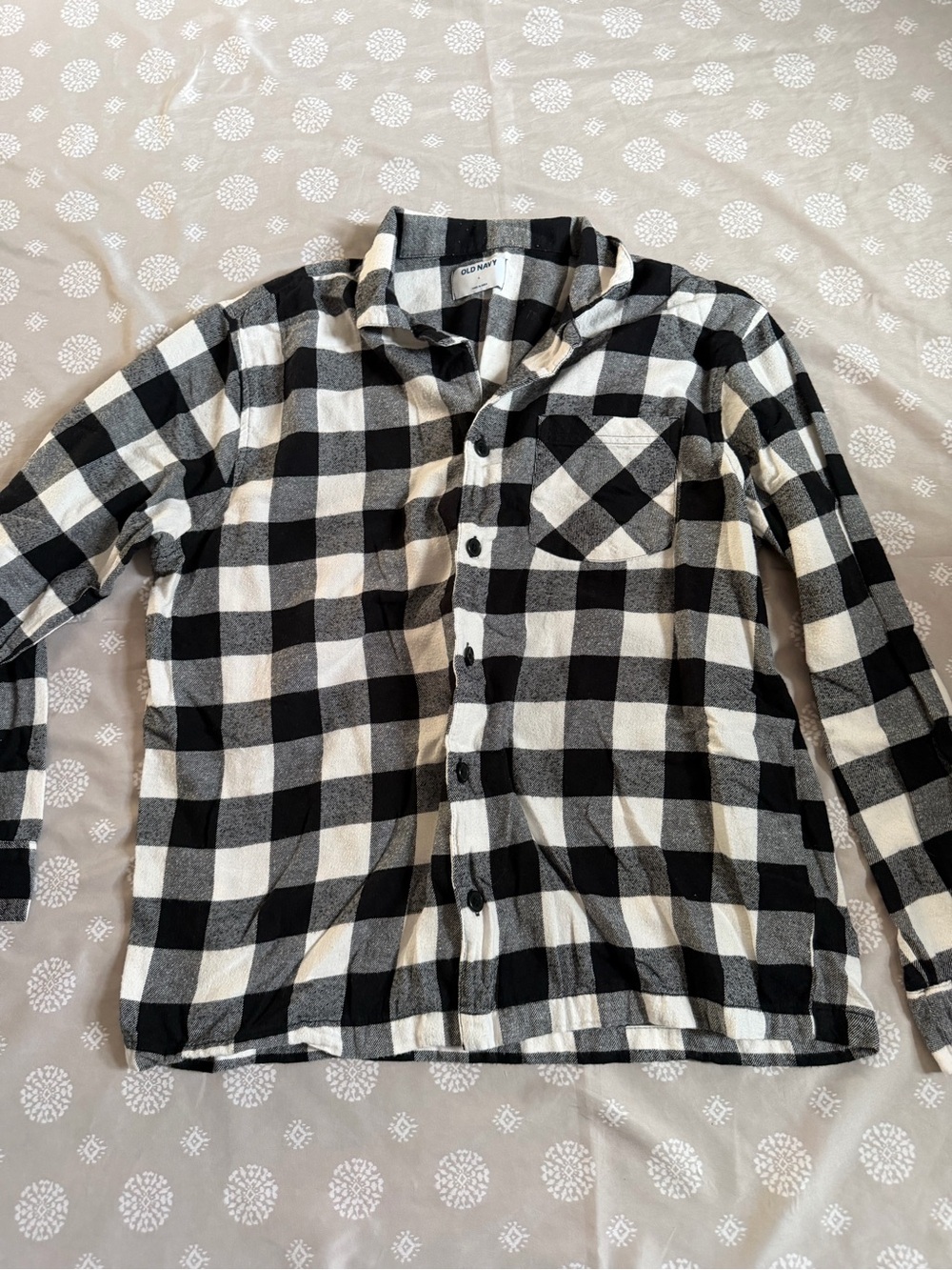 Old Navy Black and White Plaid Button-Down Shirt size large